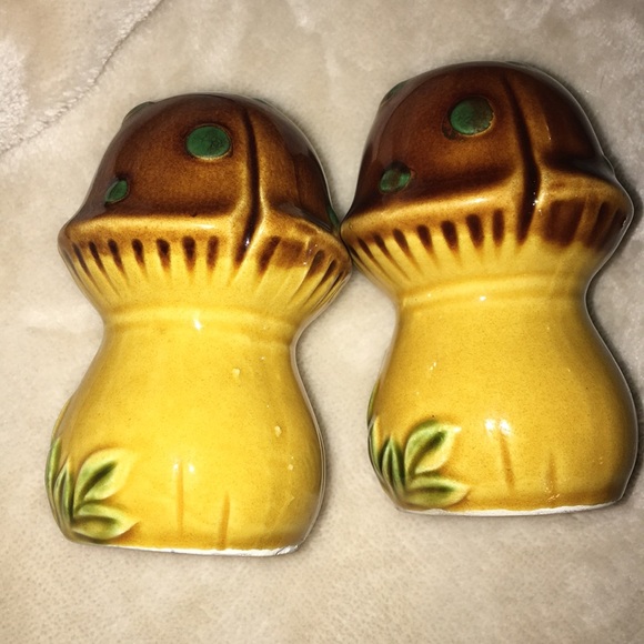 Collectible mushroom salt and pepper shakers - Picture 1 of 1